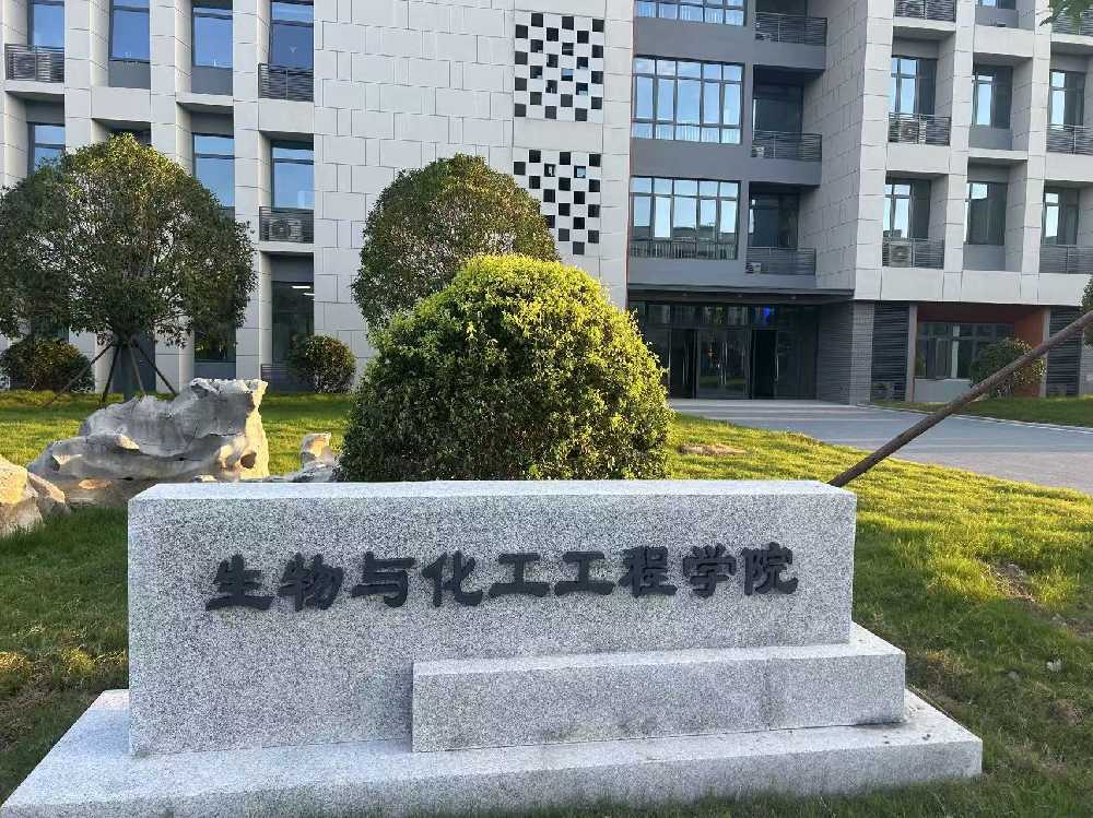 伊金霍洛旗扬州职业大学体育场高杆灯项目